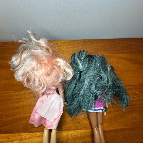 Set of 2 Disney Decedents Dolls Uma and Audrey - Picture 5 of 6